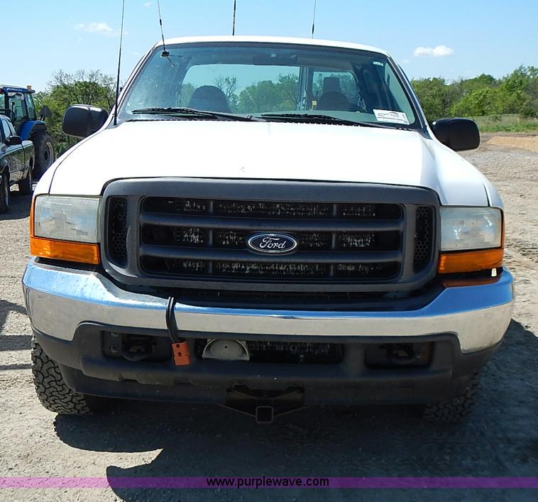 image for item J3200 2001 Ford F350 Super Duty XL pickup truck