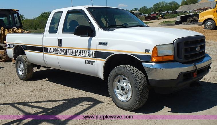 image for item J3200 2001 Ford F350 Super Duty XL pickup truck