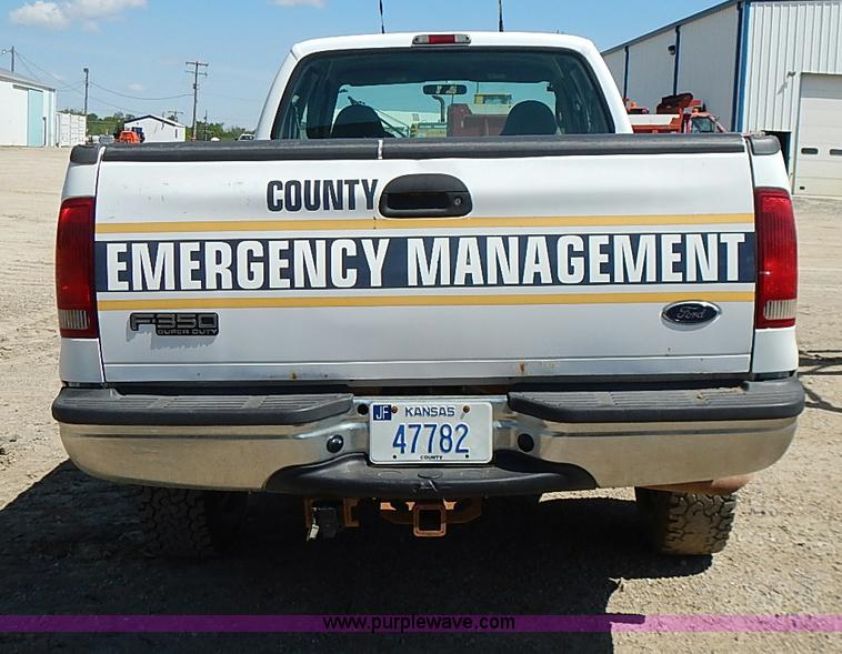 image for item J3200 2001 Ford F350 Super Duty XL pickup truck