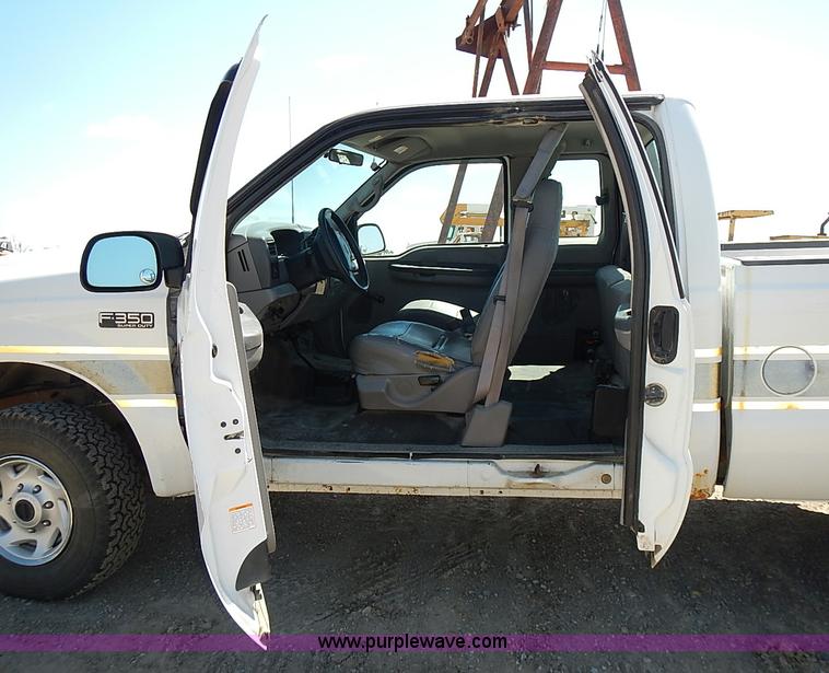 image for item J3200 2001 Ford F350 Super Duty XL pickup truck