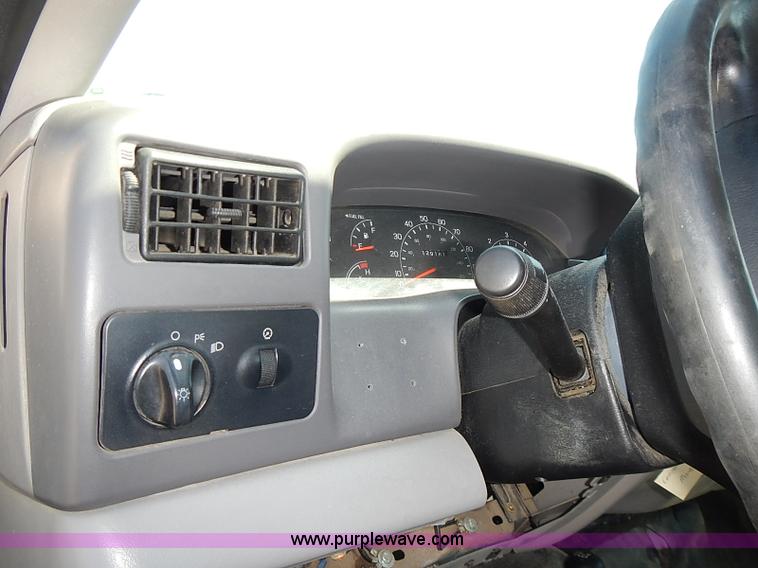 image for item J3200 2001 Ford F350 Super Duty XL pickup truck