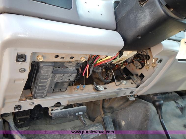 image for item J3200 2001 Ford F350 Super Duty XL pickup truck