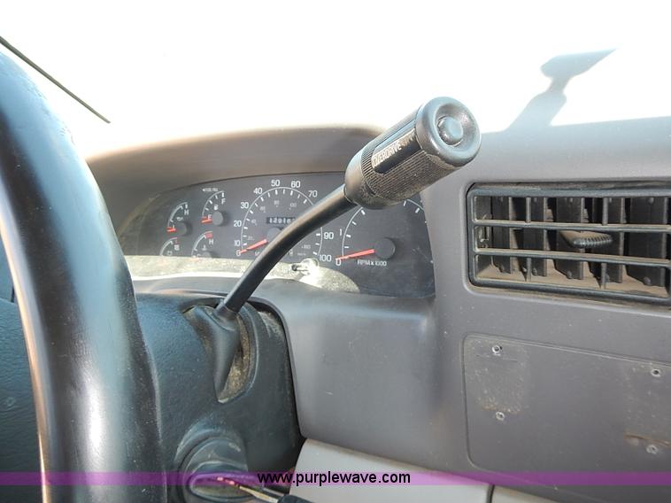 image for item J3200 2001 Ford F350 Super Duty XL pickup truck