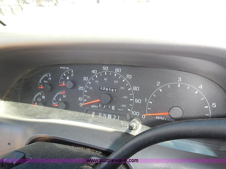 image for item J3200 2001 Ford F350 Super Duty XL pickup truck