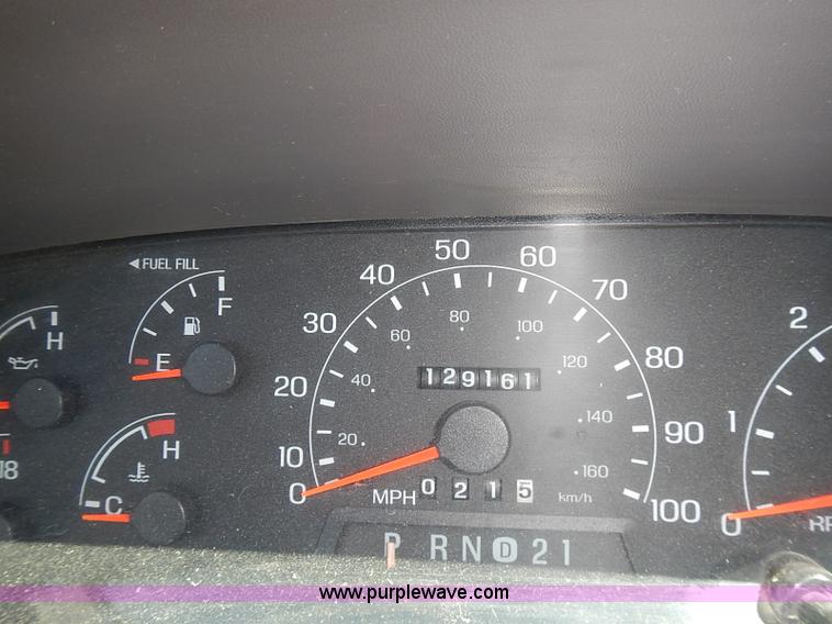 image for item J3200 2001 Ford F350 Super Duty XL pickup truck