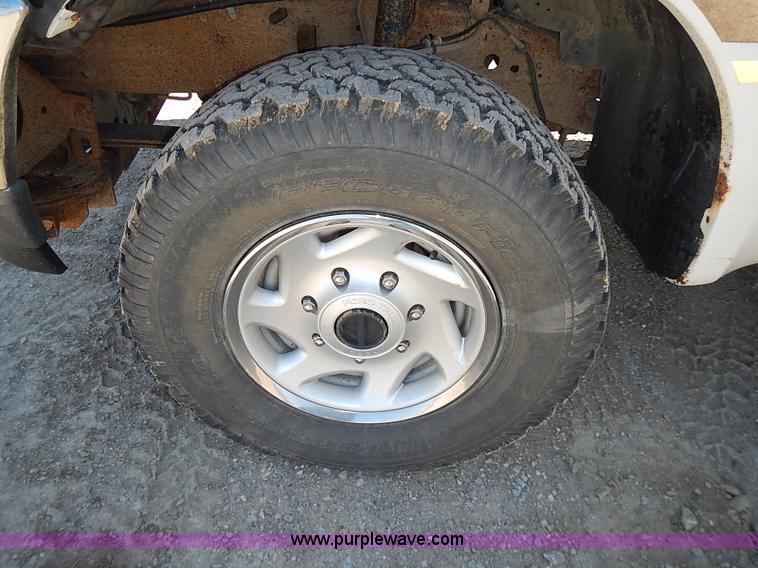 image for item J3200 2001 Ford F350 Super Duty XL pickup truck