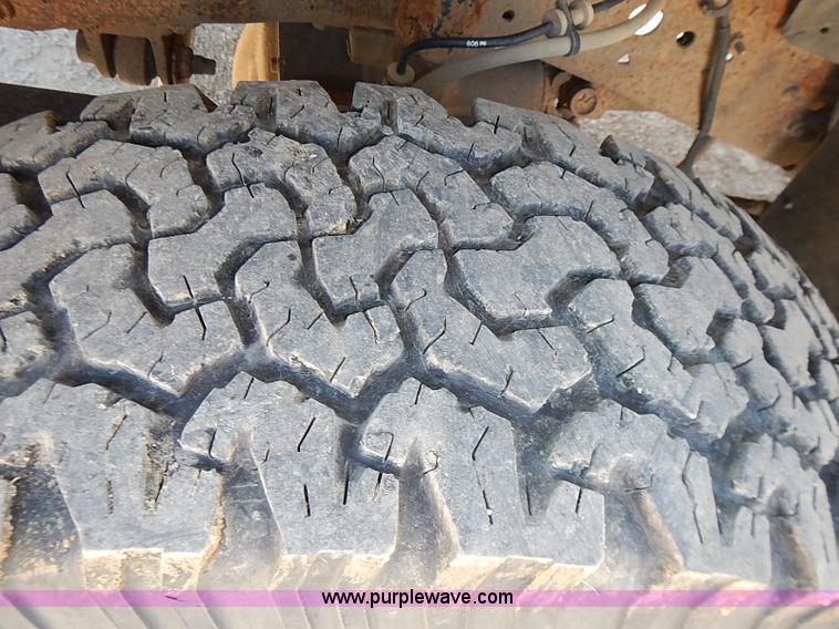 image for item J3200 2001 Ford F350 Super Duty XL pickup truck