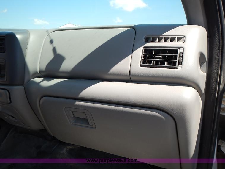 image for item J3200 2001 Ford F350 Super Duty XL pickup truck