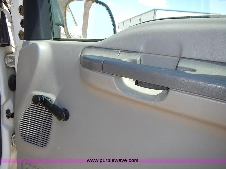 image for item J3200 2001 Ford F350 Super Duty XL pickup truck