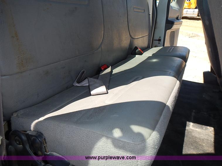 image for item J3200 2001 Ford F350 Super Duty XL pickup truck