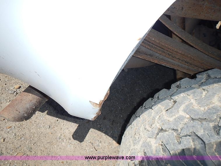 image for item J3200 2001 Ford F350 Super Duty XL pickup truck