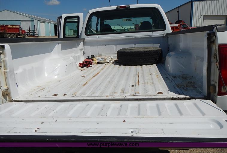 image for item J3200 2001 Ford F350 Super Duty XL pickup truck