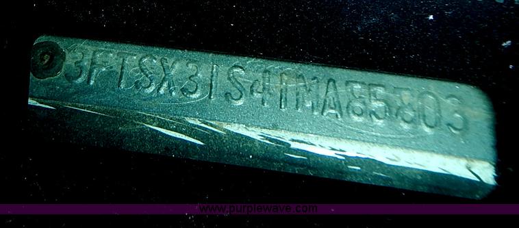 image for item J3200 2001 Ford F350 Super Duty XL pickup truck