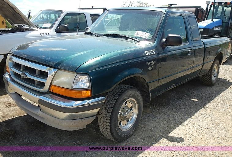 image for item J3202 1998 Ford Ranger XLT SuperCab pickup truck