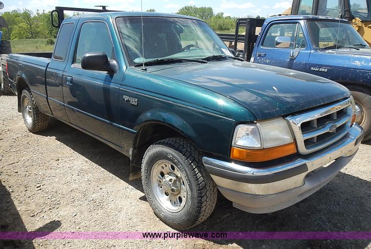 image for item J3202 1998 Ford Ranger XLT SuperCab pickup truck