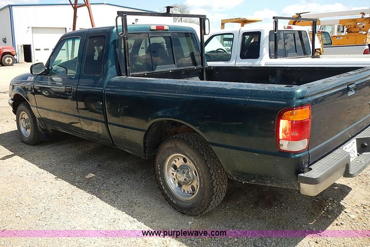 image for item J3202 1998 Ford Ranger XLT SuperCab pickup truck