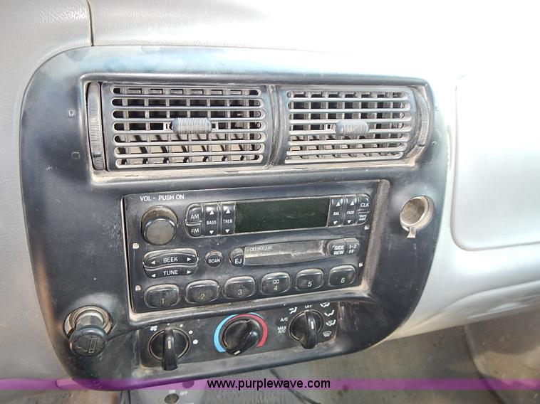 image for item J3202 1998 Ford Ranger XLT SuperCab pickup truck