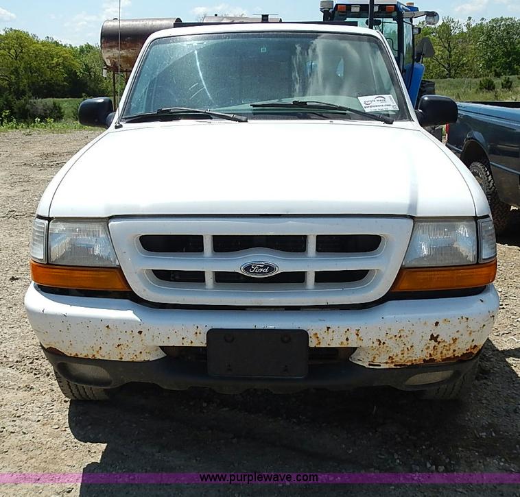 image for item J3203 2000 Ford Ranger XLT SuperCab pickup truck