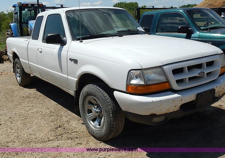 image for item J3203 2000 Ford Ranger XLT SuperCab pickup truck