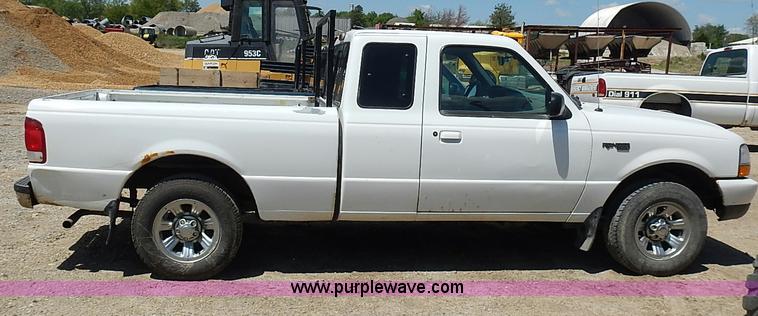 image for item J3203 2000 Ford Ranger XLT SuperCab pickup truck
