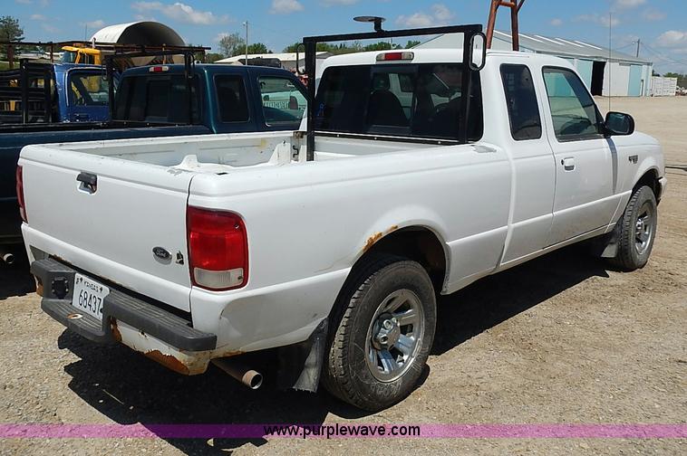 image for item J3203 2000 Ford Ranger XLT SuperCab pickup truck