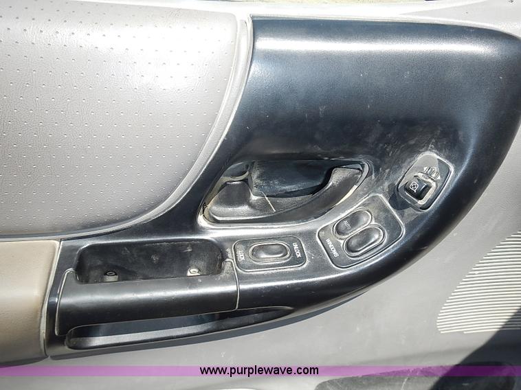 image for item J3203 2000 Ford Ranger XLT SuperCab pickup truck