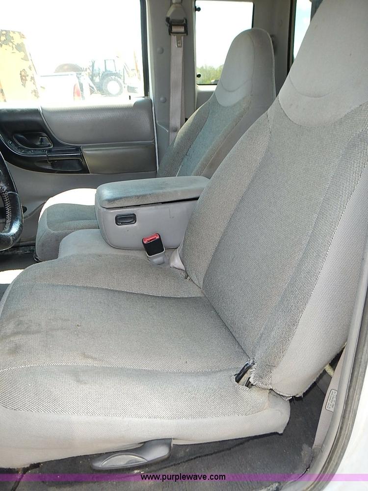 image for item J3203 2000 Ford Ranger XLT SuperCab pickup truck