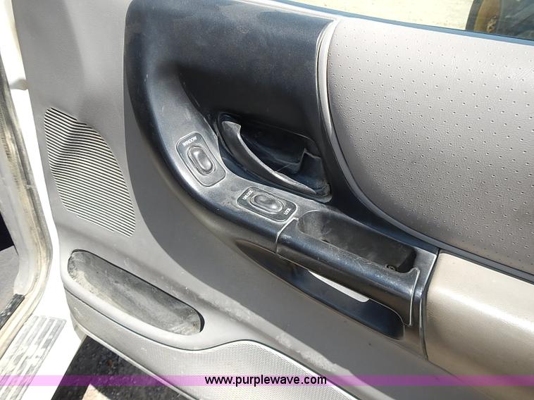 image for item J3203 2000 Ford Ranger XLT SuperCab pickup truck