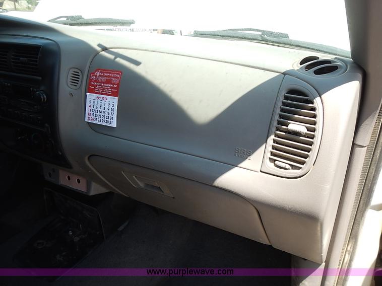 image for item J3203 2000 Ford Ranger XLT SuperCab pickup truck