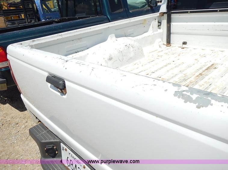 image for item J3203 2000 Ford Ranger XLT SuperCab pickup truck