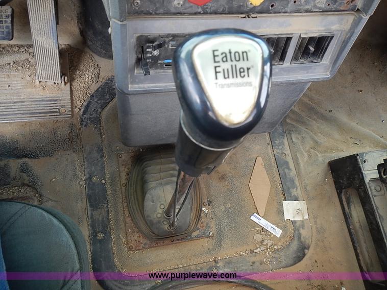 image for item J3211 1991 Mack CH613 semi truck