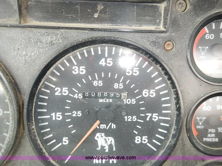 image for item J3211 1991 Mack CH613 semi truck