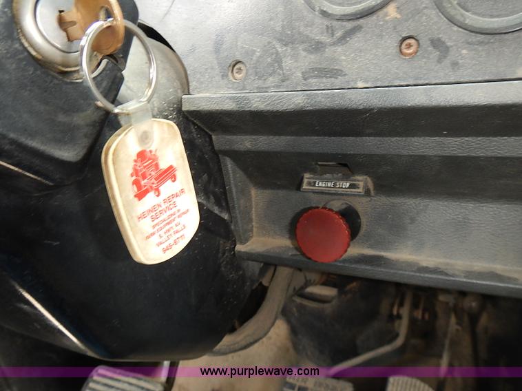 image for item J3211 1991 Mack CH613 semi truck