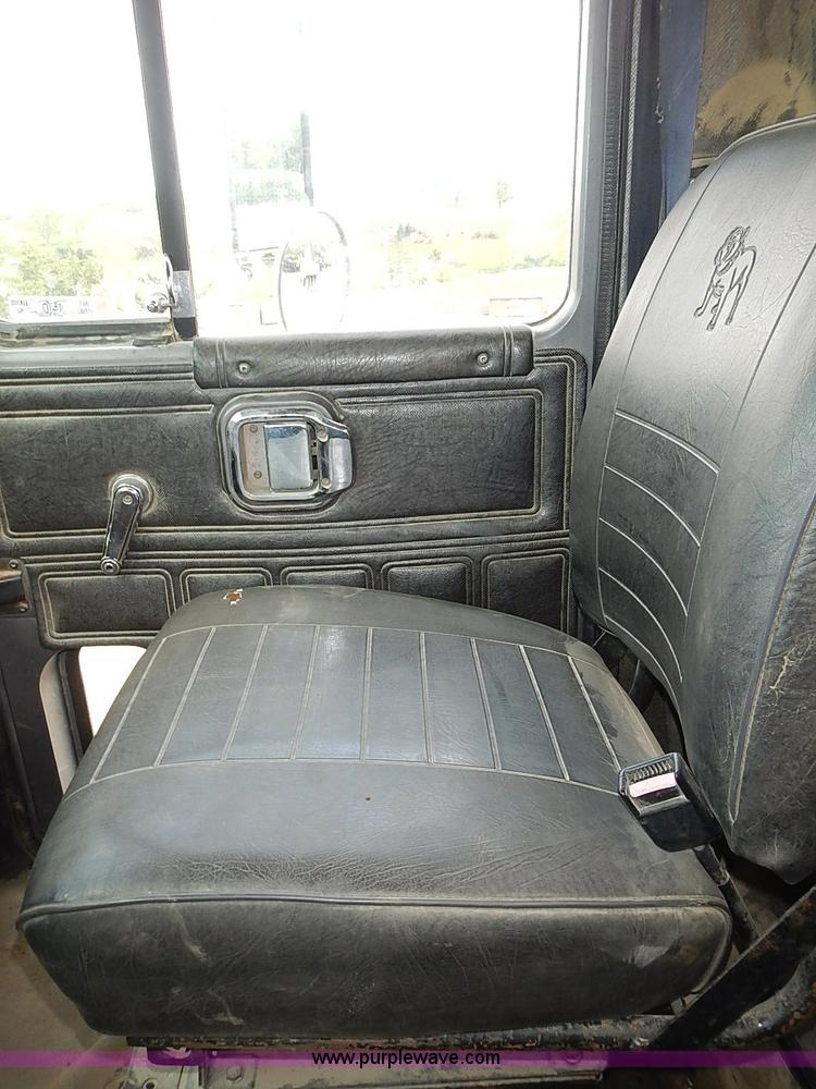 image for item J3211 1991 Mack CH613 semi truck