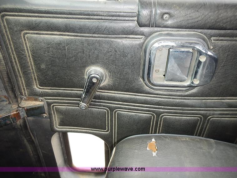 image for item J3211 1991 Mack CH613 semi truck