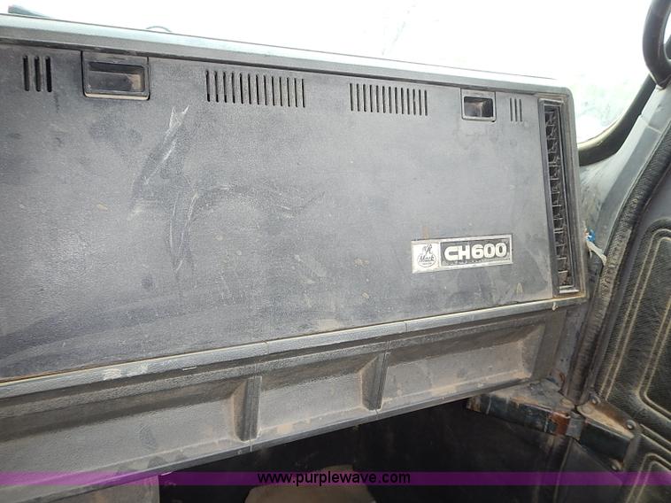 image for item J3211 1991 Mack CH613 semi truck