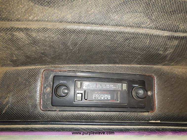 image for item J3211 1991 Mack CH613 semi truck