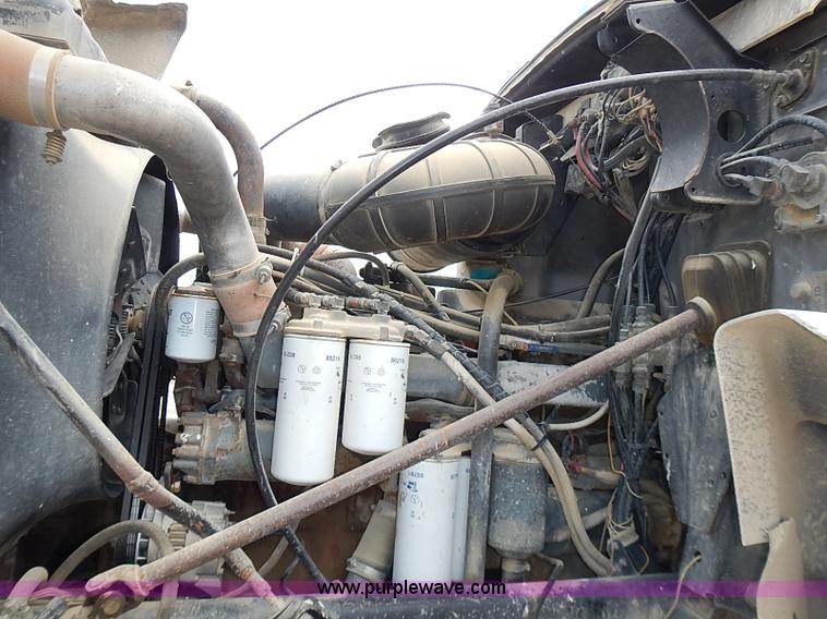 image for item J3211 1991 Mack CH613 semi truck