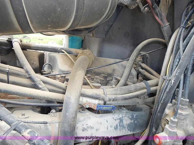 image for item J3211 1991 Mack CH613 semi truck