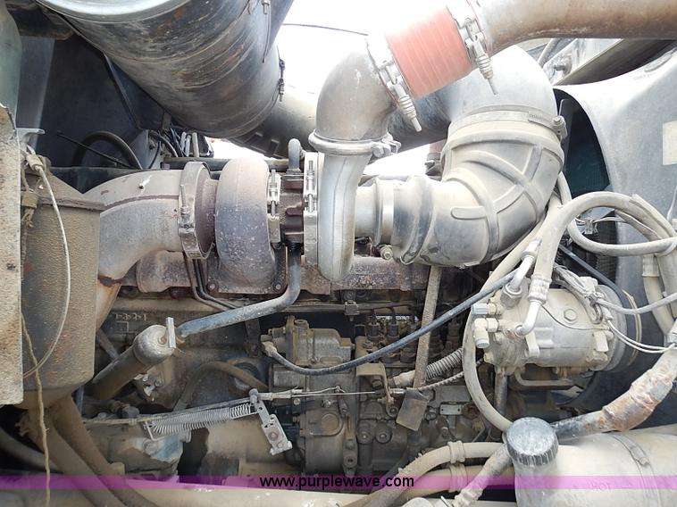 image for item J3211 1991 Mack CH613 semi truck