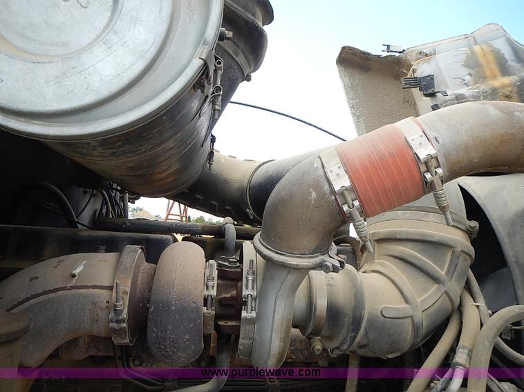 image for item J3211 1991 Mack CH613 semi truck