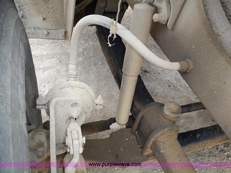 image for item J3211 1991 Mack CH613 semi truck