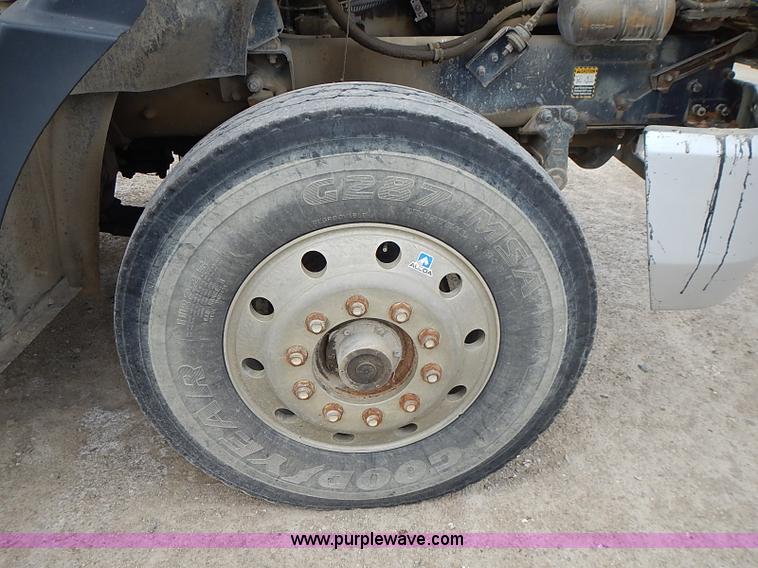 image for item J3211 1991 Mack CH613 semi truck