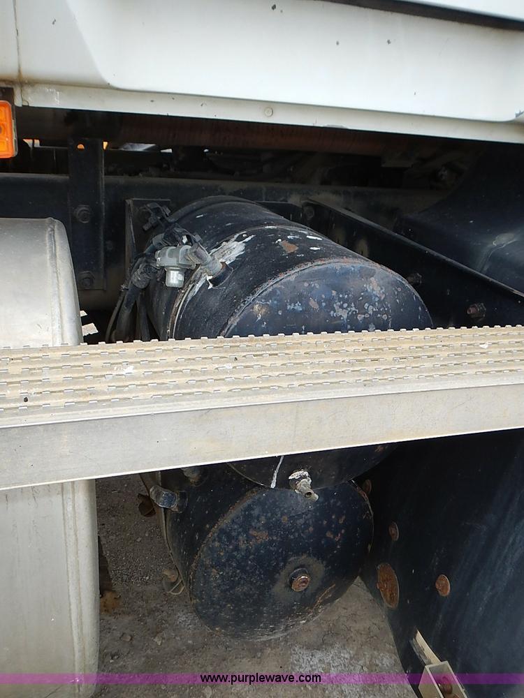 image for item J3211 1991 Mack CH613 semi truck