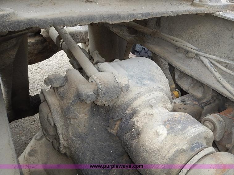 image for item J3211 1991 Mack CH613 semi truck