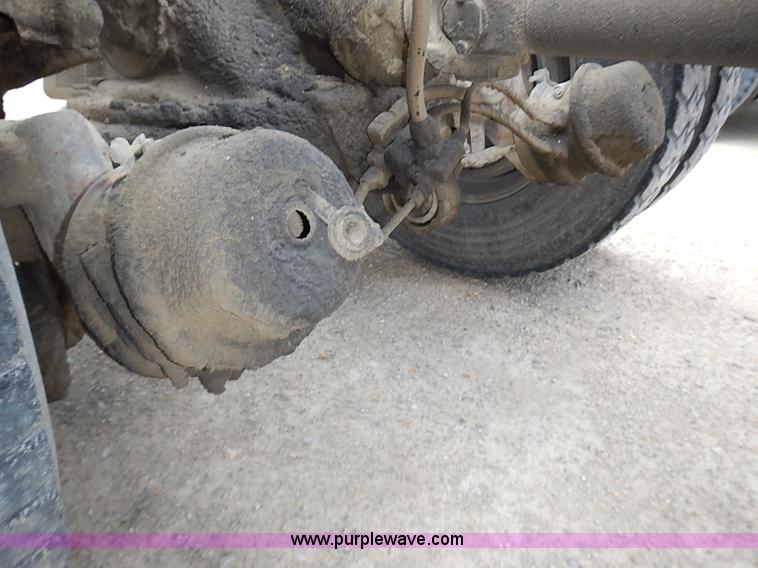 image for item J3211 1991 Mack CH613 semi truck