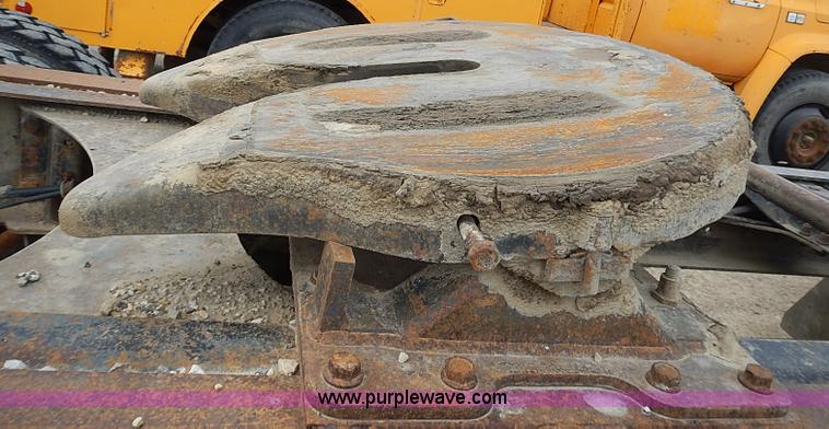 image for item J3211 1991 Mack CH613 semi truck