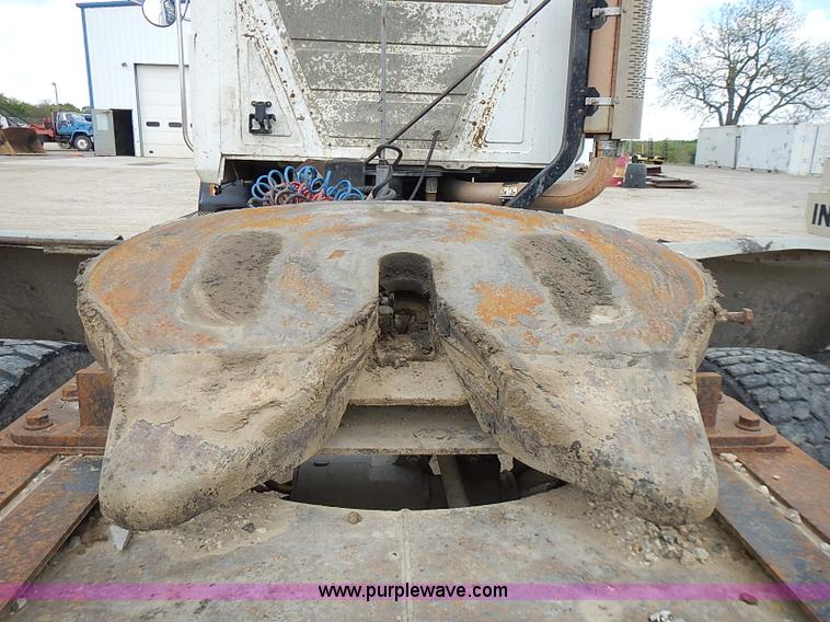 image for item J3211 1991 Mack CH613 semi truck