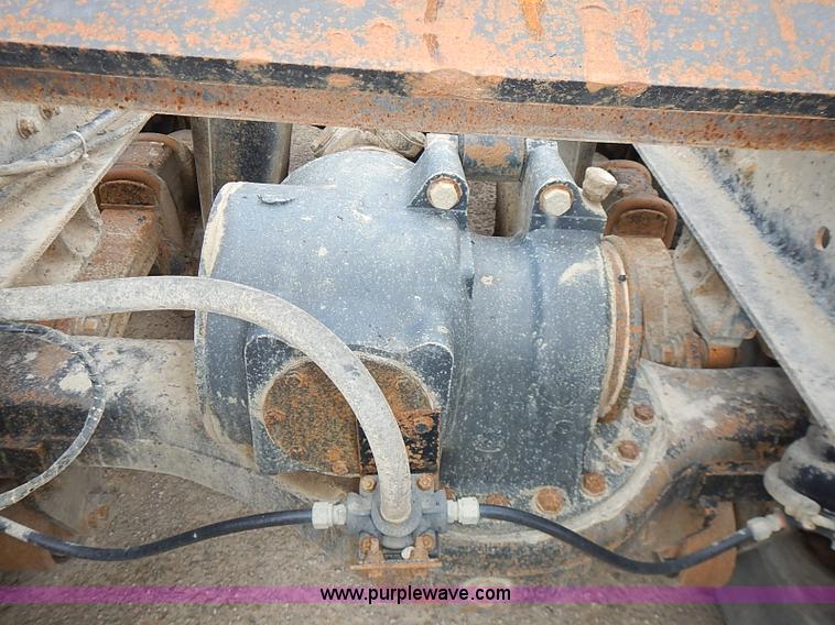 image for item J3211 1991 Mack CH613 semi truck