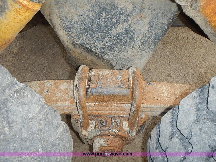 image for item J3211 1991 Mack CH613 semi truck